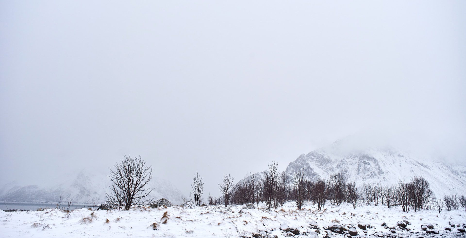 White winter days on the mountain peaks and the river valleys